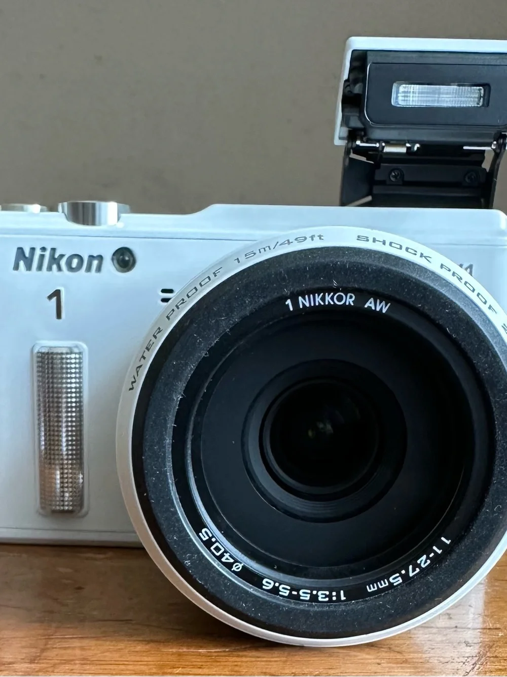 Nikon 1 AW1 14.2MP Shockproof Feezeproof Rugged Digital Camera w/11-27.5mm Lens